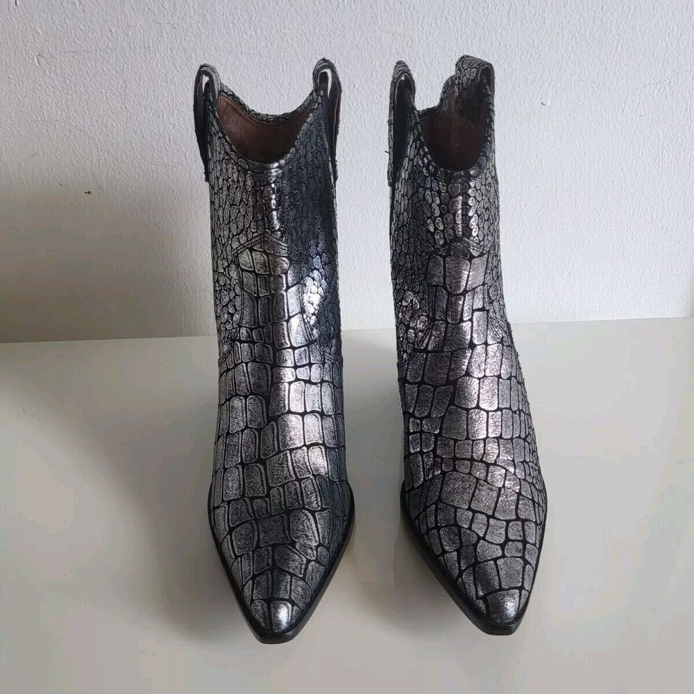 Donald J Pliner Women's Silver Metallic Block Heel Leather Western Booties Sz 7M